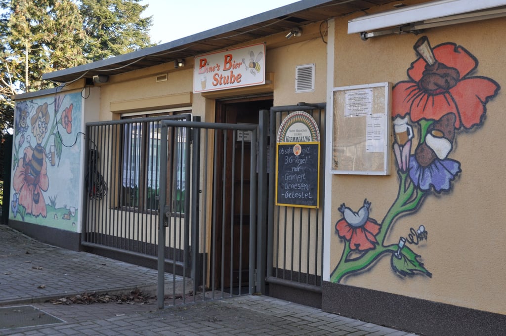 "Bines Bierstube" ist eine Kneipe im Magdeburger Norden, nicht weit vom Neustädter See.