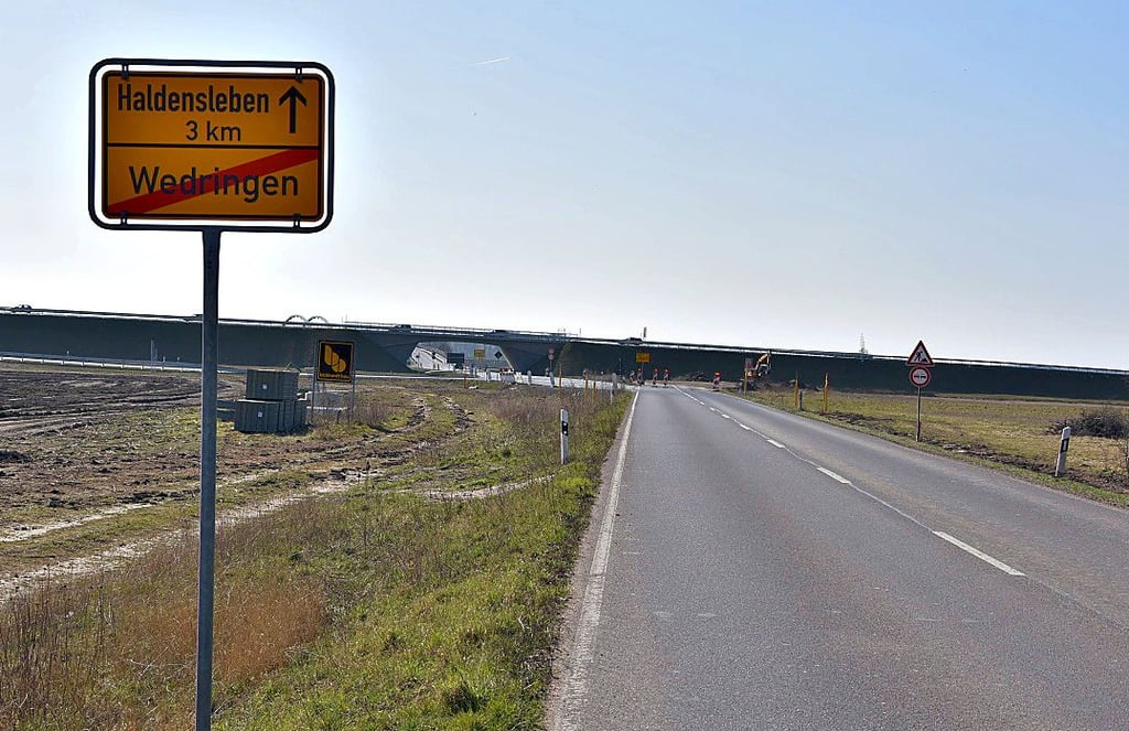 Das Teilstück der alten B71 zwischen dem Ortseingang Wedringen und der Abfahrt Althaldensleben wird ab Montag, 28. März, voll gesperrt.