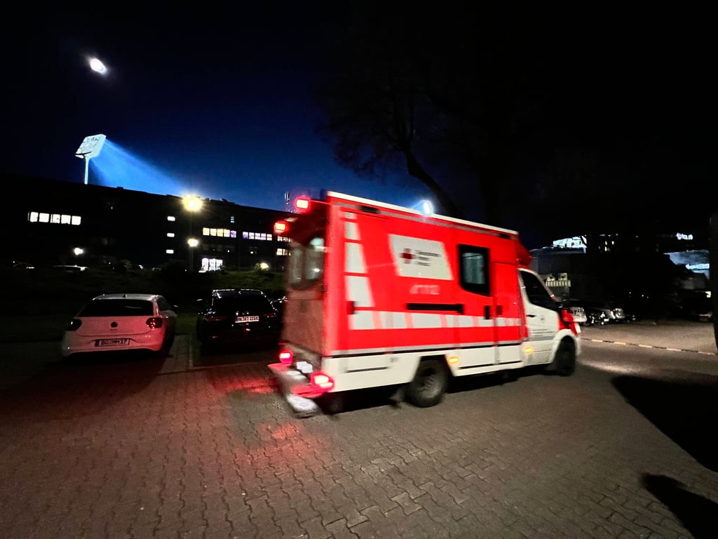 Weiter ins nächste Krankenhaus: Die Kapazität in vielen Stationen sind drastisch geschrumpft.