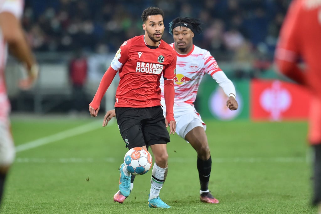 Linton Maina hinterließ gegen Leipzig bei Tedesco einen guten Eindruck.