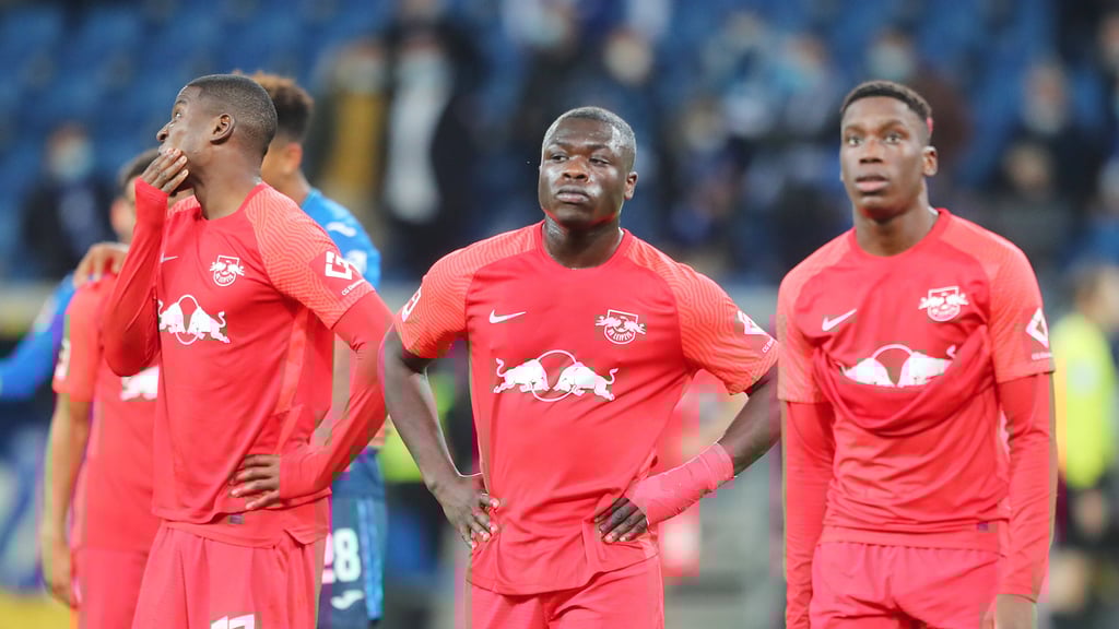 Waren in Leipzig nicht glücklich: Brian Brobbey (2.v.r.) und Ilaix Moriba (r.).