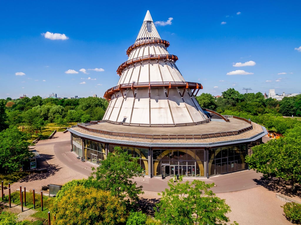 Der Jahrtausendtum im Magdeburger Elbauenpark eröffnet mit einer neuen Sonderschau im April.