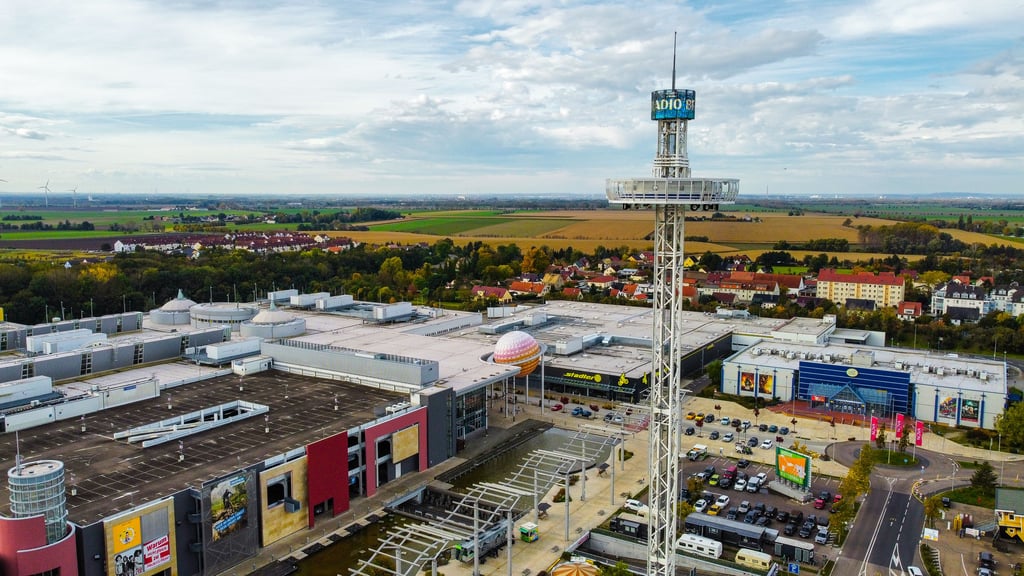 Der 80 Meter hohe, mobile Aussichtsturm war schon im vergangenen Jahr zu Gast in Günthersdorf.