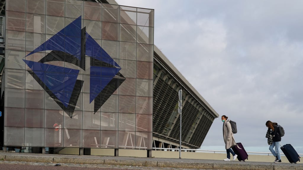 Auch beliebte Urlaubsinsel in Spanien und Griechenland sind im Sommer von Leipzig/Halle aus erreichbar. Foto: Peter Endig/