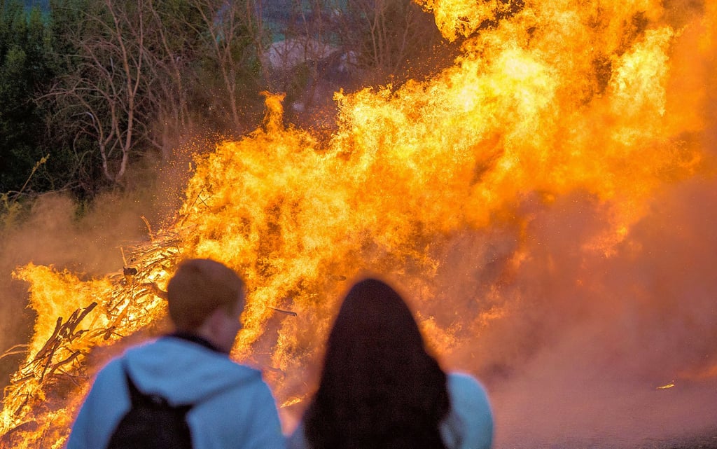 Bald brennen überall wieder die Osterfeuer. Doch wohin mit der anfallenden Asche?