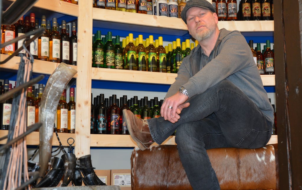 Jens Kaßmann in seinem neuen Ladengeschäft in Halberstadts Altstadt. Erfolgreich im Onlinehandel tätig, will er nun mit einem klassischen Laden Kunden überzeugen.