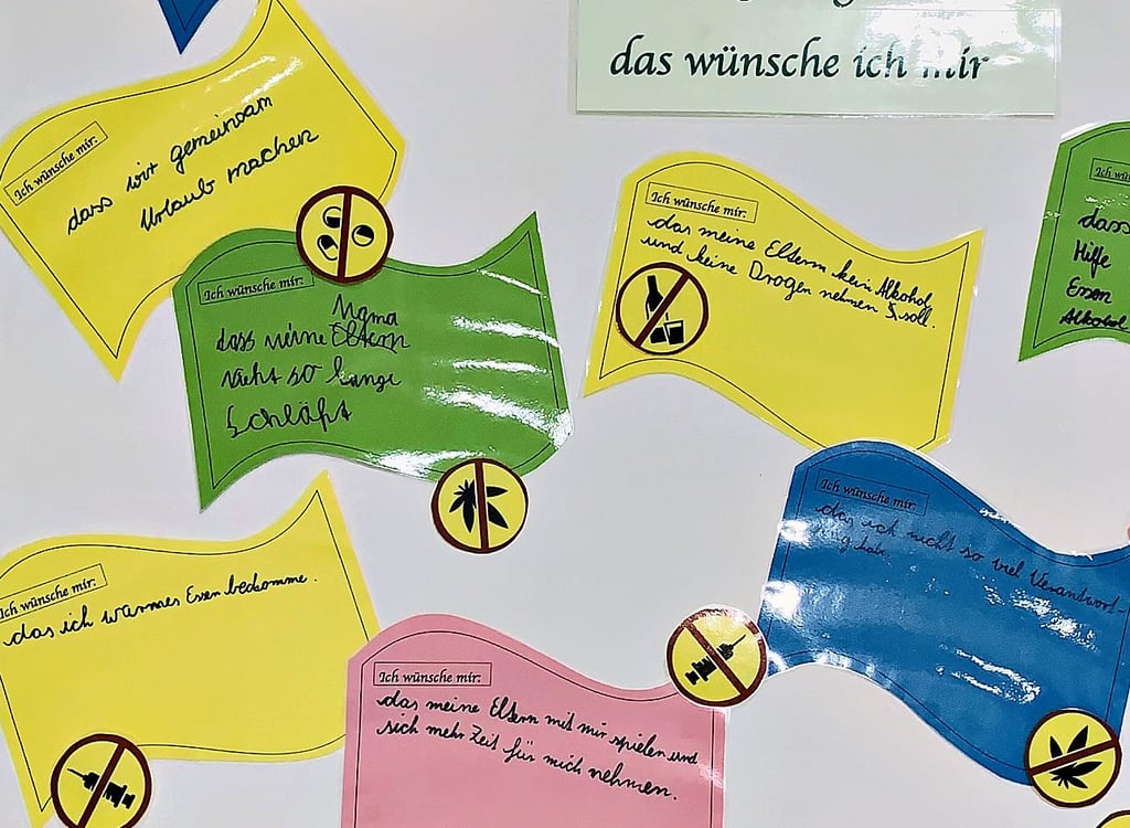 Kinder und Jugendliche, die im Projekt „Schutzhütte“ des ASB Halberstadt betreut werden, haben ihre Wünsche aufgeschrieben.