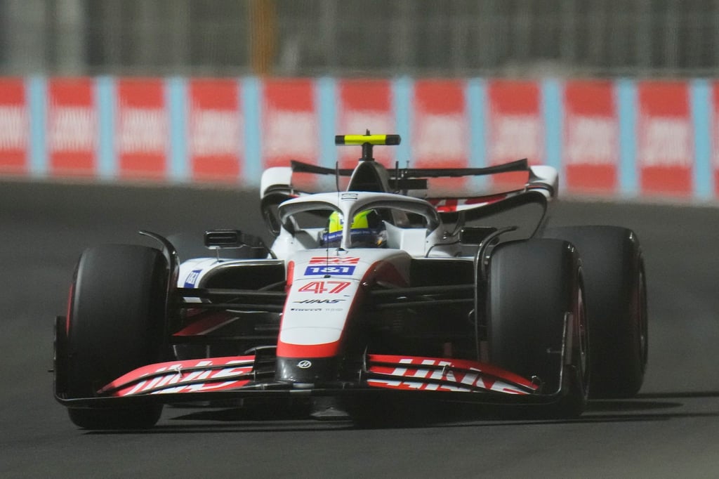 Haas-Pilot Mick Schumacher war in der Qualifikation mit hoher Geschwindigkeit seitlich in die Streckenbegrenzung gekracht.