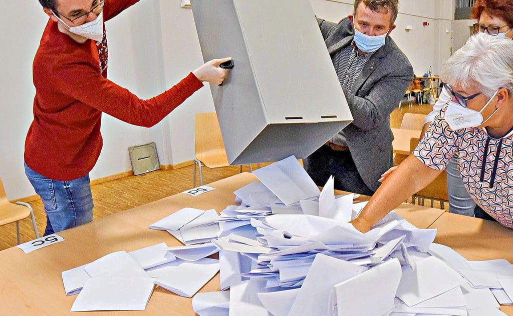 Bei der Stichwahl für den Posten des Oberbürgermeisters in Merseburg können die Bürgerinnen und Bürger am Sonntag bis 18 Uhr entscheiden, wer für sie die nächsten sieben Jahre ins Rathaus einzieht.