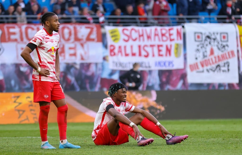 Die Leipziger um Christopher Nkunku (l) und Mohamed Simakan vergaben zu viele Chancen.