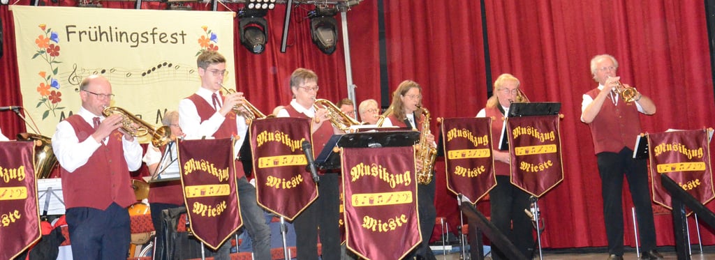 Am Sonntag spielte der Musikzug Mieste zum letzten Mal beim Frühlingskonzert im Ort auf.