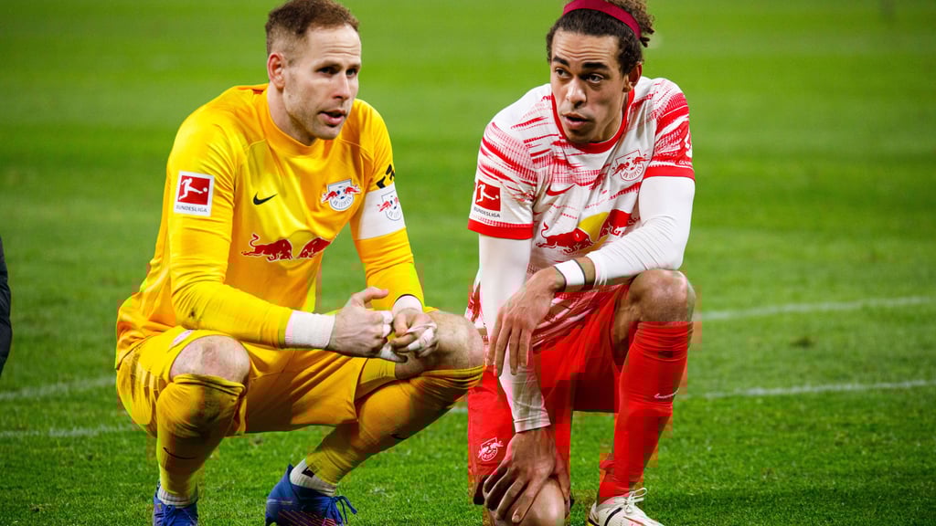 Beide verletzt: Yussuf Poulsen (r.) und RB-Keeper Peter Gulacsi
