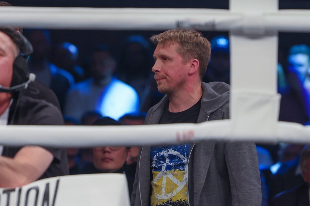 Oliver Pocher nach der Ohrfeige von "Fat Comedy" nach einem Boxkampf in Dortmund. Jetzt will der Moderator einen hohen Schadenersatz.