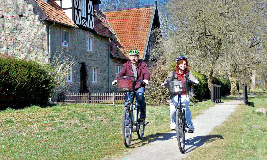 Vorbei geht die Tour von Anett und Peter Roisch an der Hundisburger Niedermühle, eine denkmalgeschützte ehemalige Getreidemühle, die heute als Wohnhaus genutzt wird.