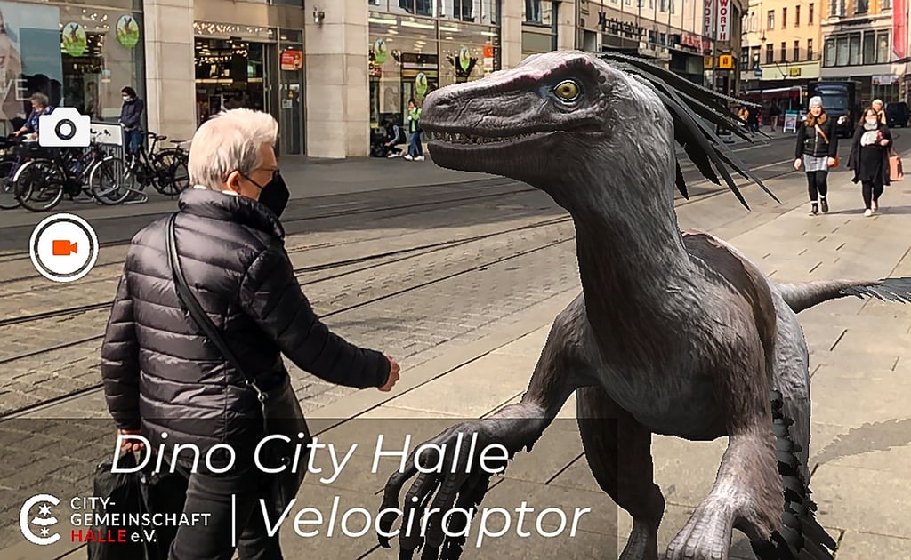 Mit der App lassen sich solche Fotos machen: In Halle sind jetzt die Dinosaurier los.