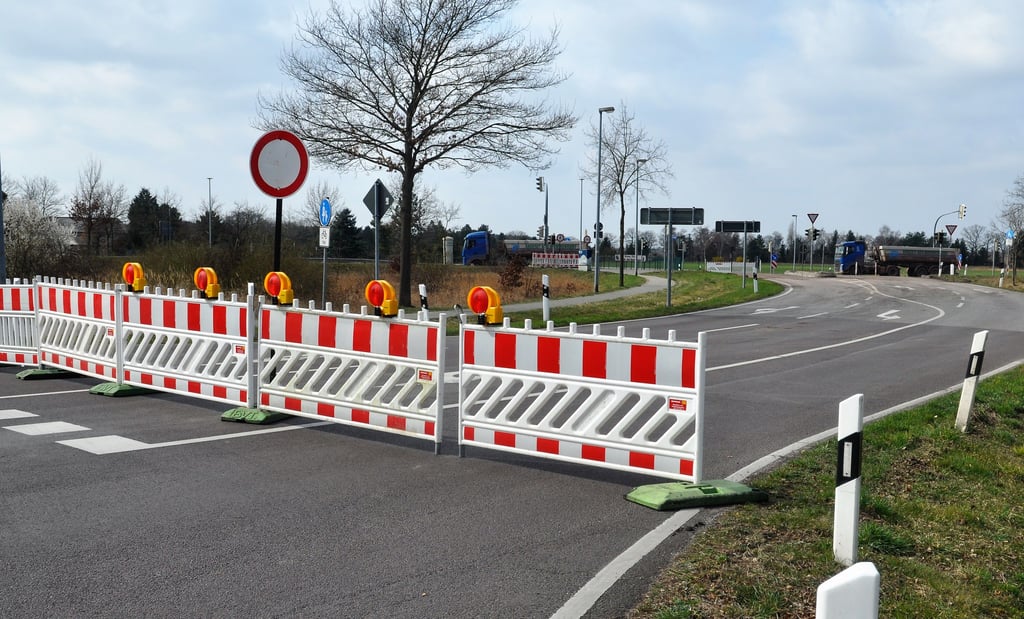 Ab dem 14. April sollen Zu- und Abfahrt von der B 1 von und zur Gröblerstraße wieder - mit Ampelregelung - möglich sein.