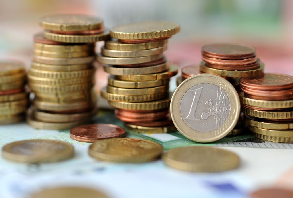 Wirklich viel Ertrag bringen Tages- und Festgeldkonten derzeit nicht. Maximal 1,15 Prozent Zinsen sind bei Festgeld im Jahr drin, bei Tagesgeld höchstens 0,2 Prozent.