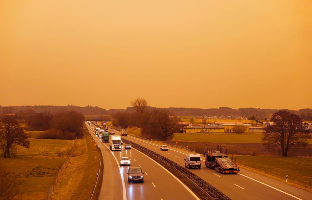 Mitte März hatte Saharastaub den Himel über Deutschland rot gefärbt. Vor allem in Süddeutschland war der Effekt sehr stark.  Nun ist erneut Wüstenstaub in der Luft über Deutschland.