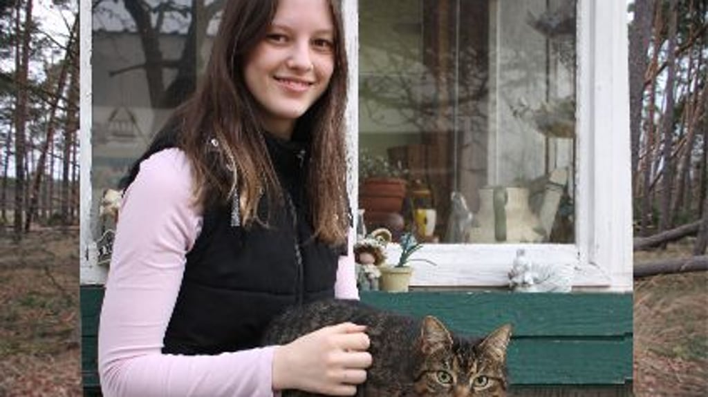 Janine Schweighofer aus Tangerhütte liebt Katzen. Immer öfter landen die wegen Vergiftungserscheinungen auf dem Behandlungstisch ihrer Chefin, Tierärztin Katrin Fürst.