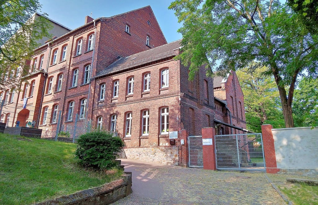 Die Grundschule Westerhüsen in der Zackmünder Straße ist der älteste Schulstandort in Magdeburg. Sie soll ab 2023 aus- und umgebaut werden, damit die Zweizügigkeit für alle Klassenstufen abgesichert ist.