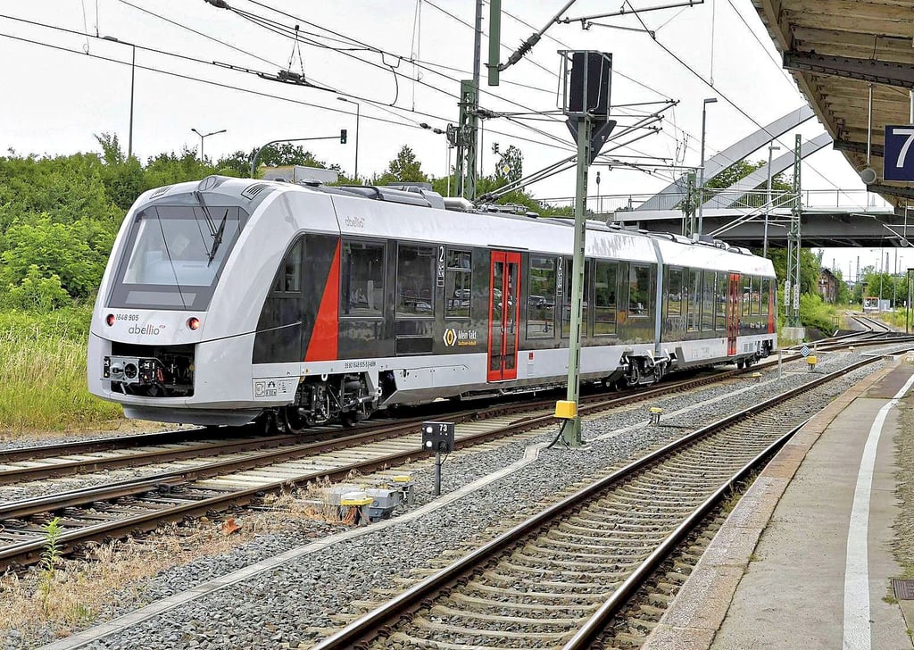 Bahnfahren wird ab August schon wieder teurer. Der MDV erhöht seine Preise.