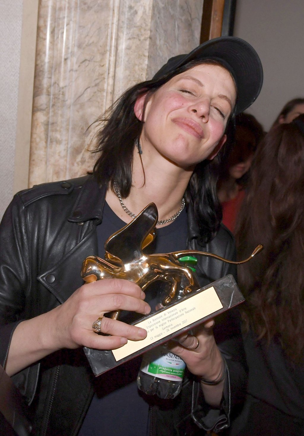 Anne Imhof wird geehrt.