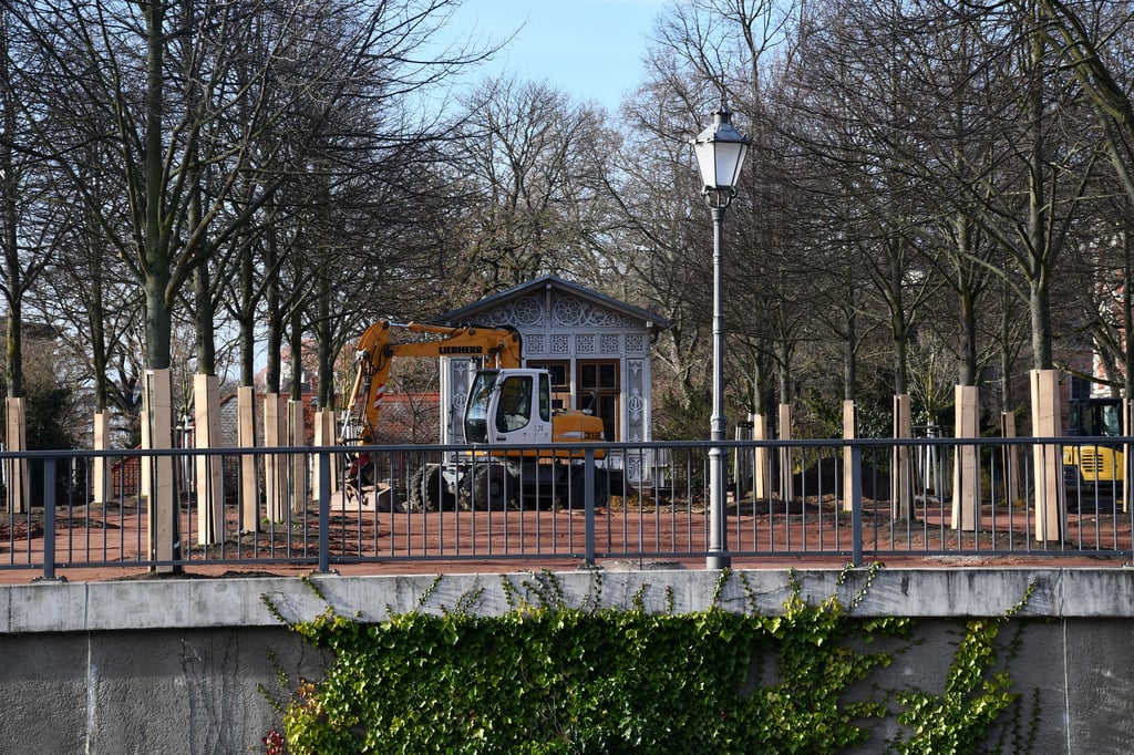 Sanierungsarbeiten auf dem Fürstenwall in Magdeburg.