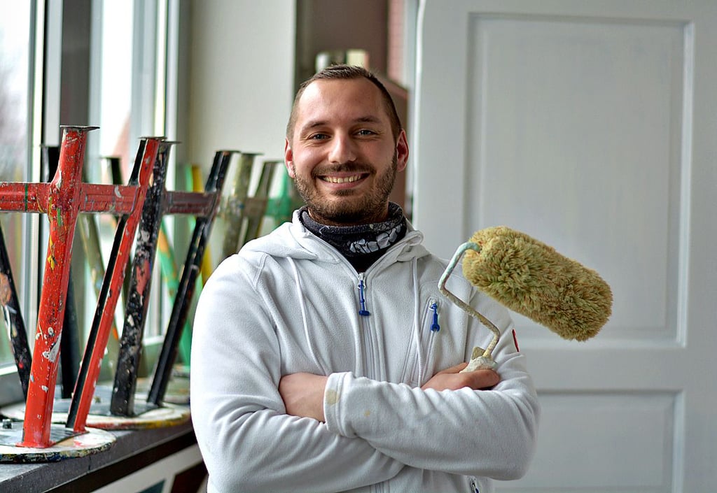 Thomas Beßler aus Schönebeck hat seinen Maler- und Lackierermeister gemacht. Nun will der 26-Jährige sein eigenes Unternehmen gründen.
