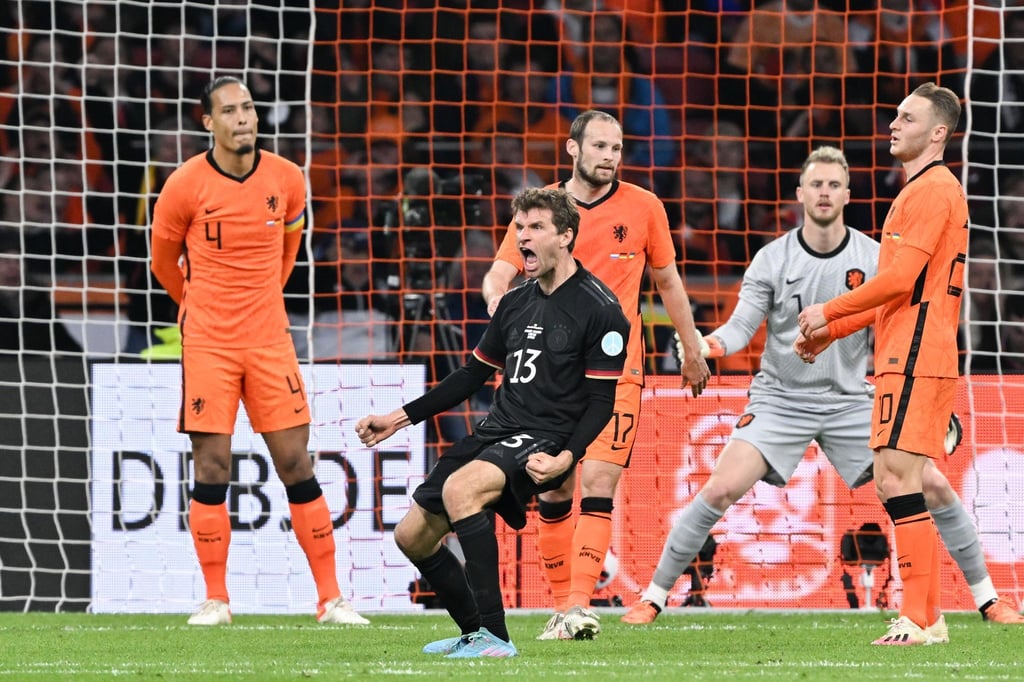 Thomas Müller jubelt nach seinem Treffer zum 0:1.