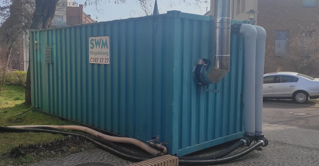 Da das ehemalige Magdeburger Altenheim keine Kesselanlagen mehr besaß, stellten die Stadtwerke einen Heizcontainer auf.
