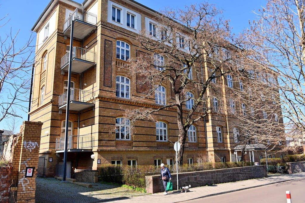 In das ehemalige Seniorenheim in Magdeburg-Buckau sollen schon bald Ukraine-Flüchtlinge einziehen können, die derzeit noch in der Notunterkunft in den Messehallen untergebracht sind.