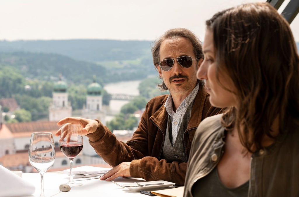 Der windige Privatdetektiv Ferdinand Zankl (Michael Ostrowski), Frederike Bader (Marie Leuenberger) und Passau.