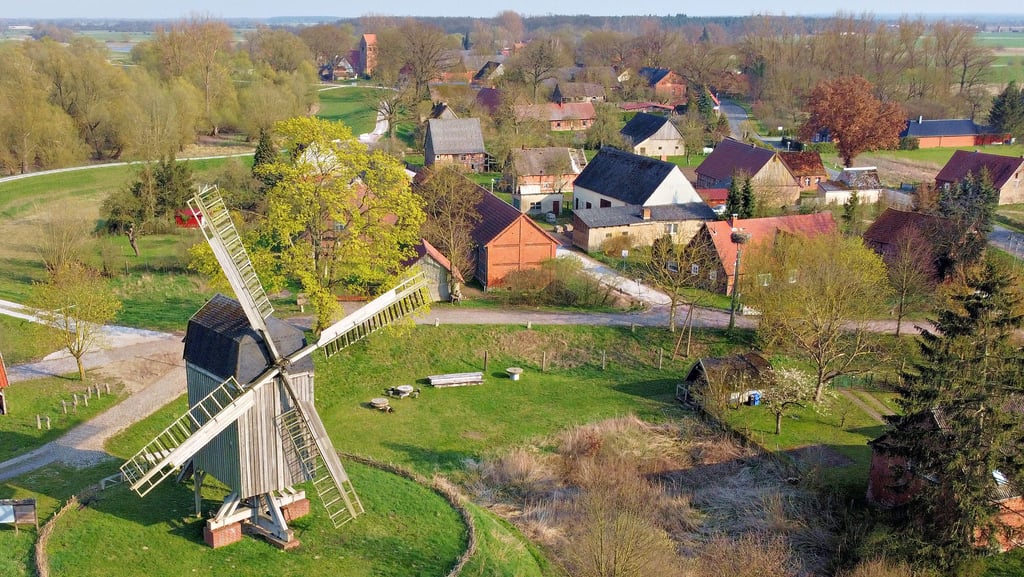 So soll die Bockwindmühle von Wanzer bald wieder aussehen. Das Holz für die neuen Flügel ist besorgt und der Reparaturauftrag bereits vergeben.