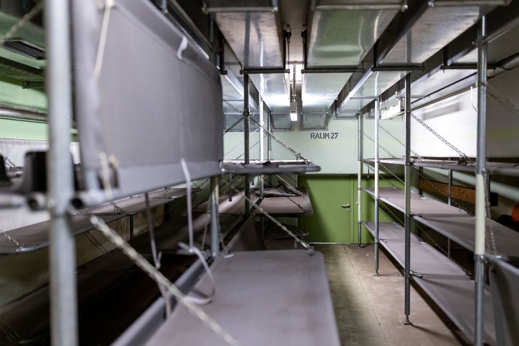 Der Aufenthalts- und Schlafraum im ABC-Bunker unter dem Nürnberger Hauptbahnhof. Der Atomschutzbunker wurde in den siebziger Jahren während des "Kalten Krieges" gebaut und sollte den Bürgern Schutz vor Atomwaffen oder auch chemischen und biologischen Massenvernichtungswaffen bieten.
