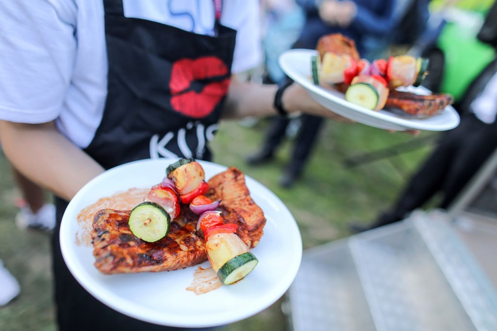 Studierende, die nebenbei jobben, müssen oft auch Sozialversicherungsbeiträge zahlen.