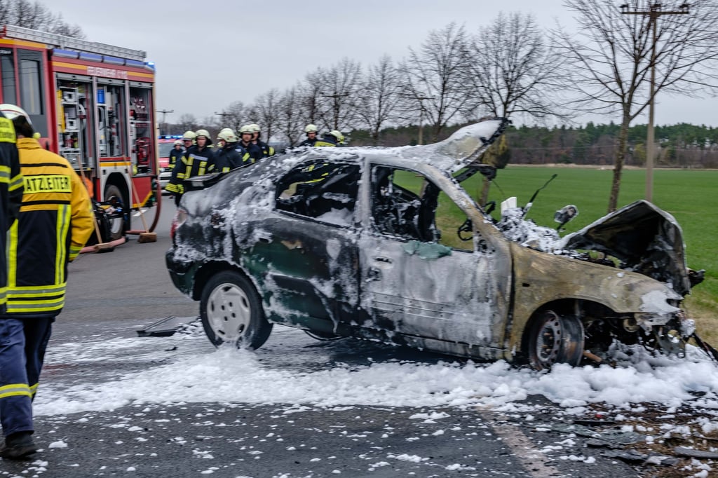 Für den Fahrer des Citroen kam jede Hilfe zu spät.