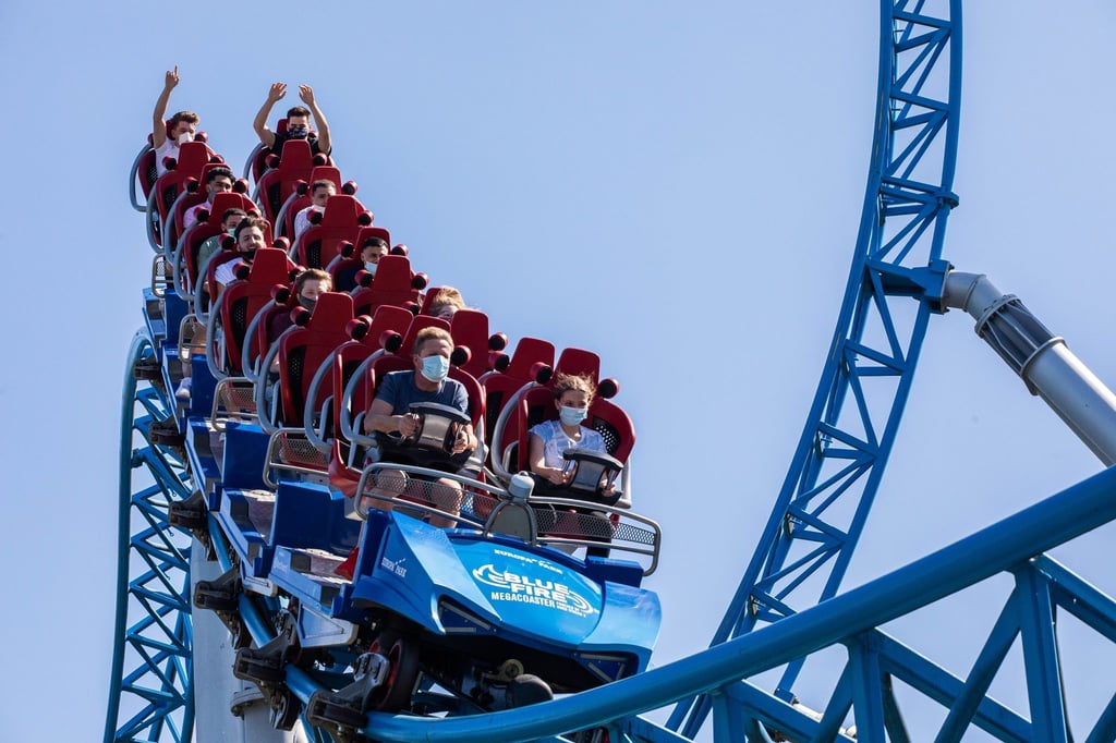 Achterbahnen wie die „Blue Fire“ warten: Ab Samstag (26. März) geht es im Europa-Park Rust wieder rund.