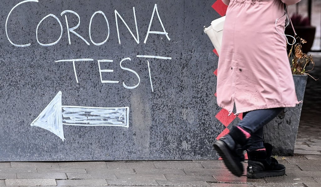 Mit falschen Zahlen und Betrug mit ihren Corona-Teststationen soll eine Betrügerbande mehrere Millionen Euro vom Staat erschwindelt haben.