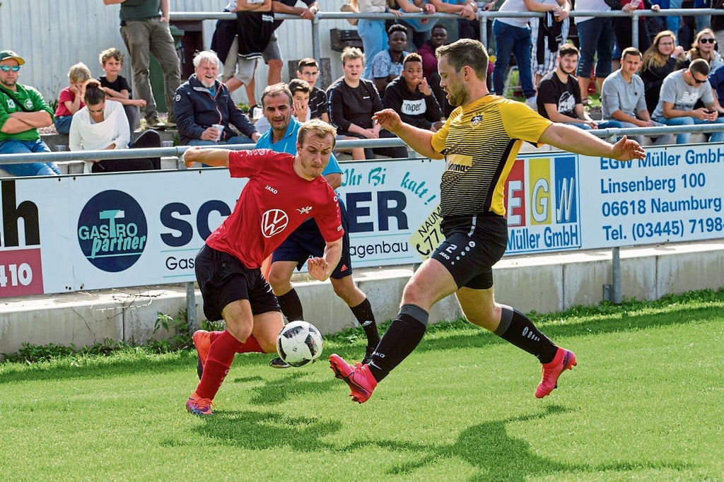 Kevin Wagner (r.), hier mit Maximilian Derwel vom SC Naumburg, ist in dieser Woche unser Tippspiel-Experte. Teams beider Vereine treffen am Sonntag in Mertendorf in der Kreisoberliga aufeinander.
