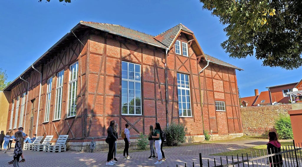 Die alte Turnhalle an der Burgschule Aschersleben kann seit vielen Jahren nicht mehr genutzt werden.