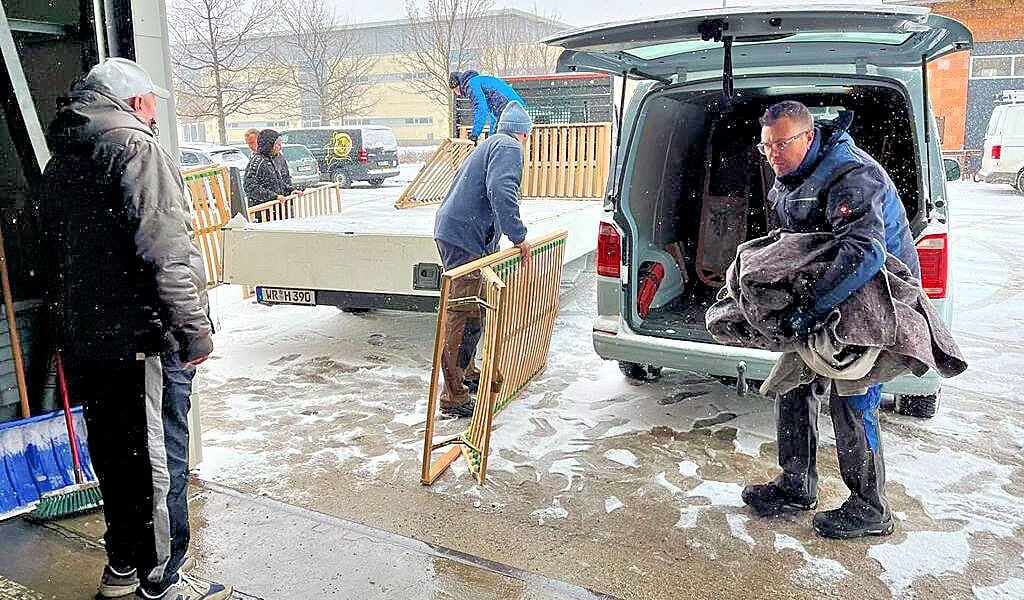 Mit Unterstützung von Helfern von ThyssenKrupp Presta und der Harzer Industrieservice GmbH sind die ersten Wohnungen für ukrainische Kriegsflüchtlinge eingerichtet worden.