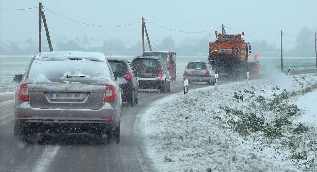 Die Räumdienste waren, nachdem Freitagnacht vielerorts in der Harzregion Schneefall eingesetzt hatte,  noch einmal gefordert. Der Wintereinbruch kam aber mit Ansage – die Meteorologen hatten ihn zeitlich punktgenau vorhergesagt.