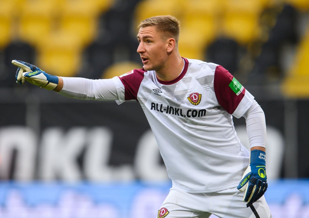 Dynamo Dresdens Torwart Kevin Broll hat sich mit dem Coronavirus infiziert.