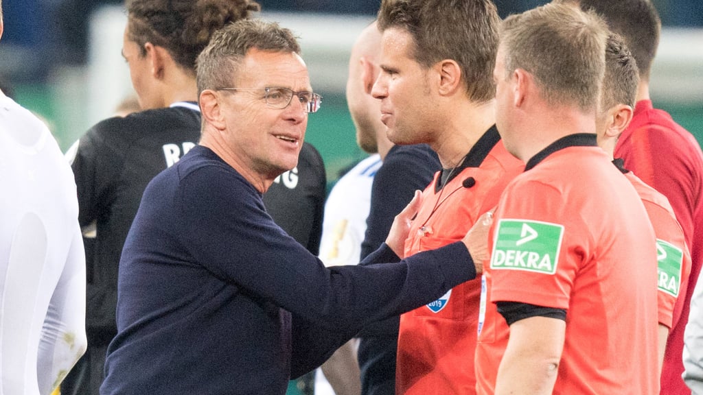 Ralf Rangnick will das Verhältnis von Schiedsrichtern und Spielern auf ungewöhnliche Art verbessern.