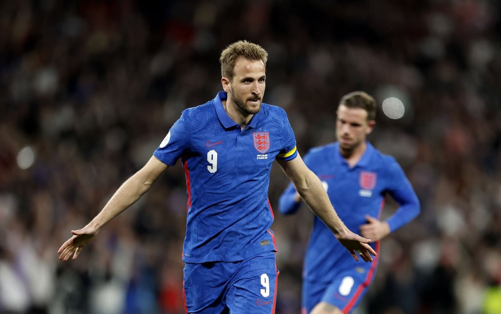 Harry Kane (vorn) jubelt über sein Tor für England zum 2:1 gegen die Schweiz.
