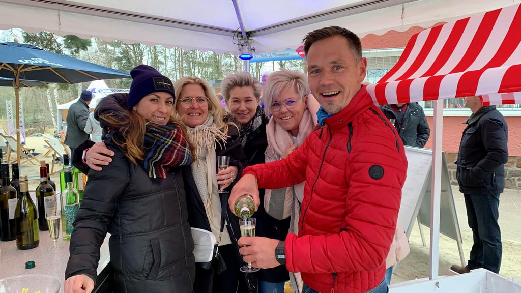 Eine Party zum Jubiläum. Am Samstag feierte er noch einmal mit Freunden und Bekannten. Noch in der Nacht reiste er dann aus Halle ab.