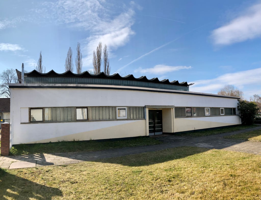 Aus der alten Turnhalle am Sportplatz in Sandersleben soll eine Mehrzweckhalle werden. Fördermittel sind bereits beantragt.