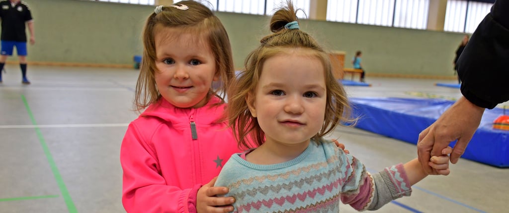 Eva aus dem ukrainischen Charkiw und Melissa aus Kiew sind in Zerbst schon dicke Freundinnen geworden.