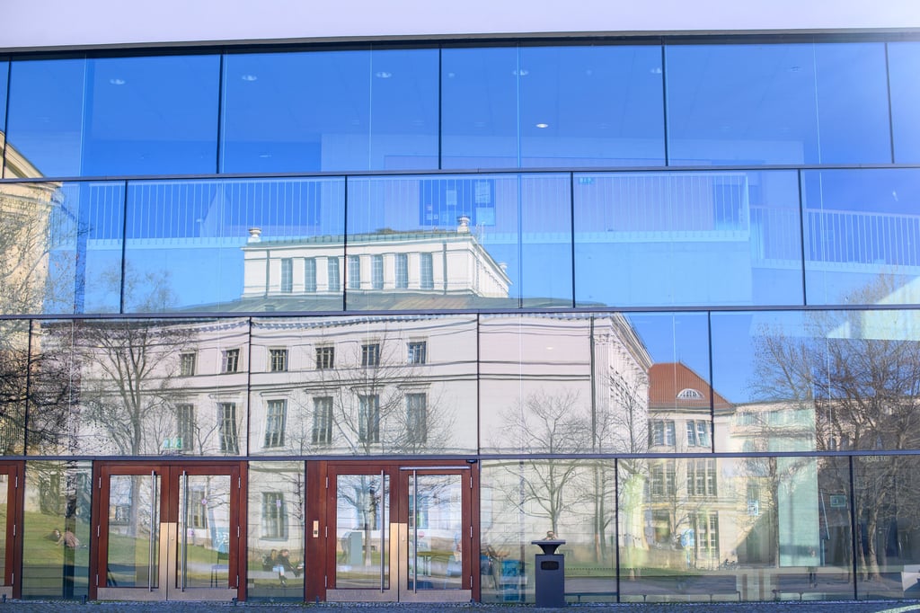 Sparhammer: An der Uni Halle könnten bis zu 4000 Studienplätze entfallen.