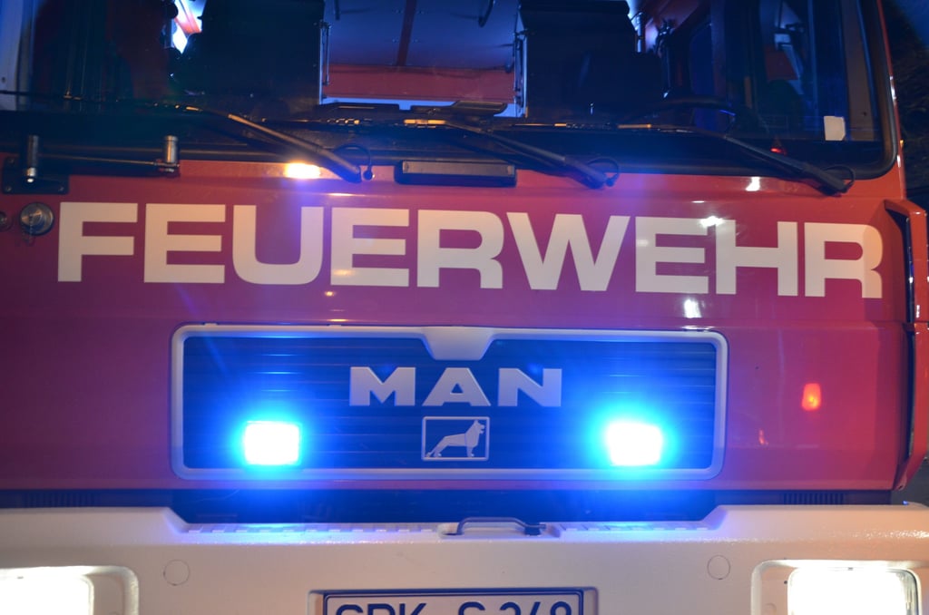 Die Feuerwehr war am frühen Sonnabendmorgen mit mehr als 40 Einsatzkräften bei einem angeblichen Wohnungsbrand vor Ort.